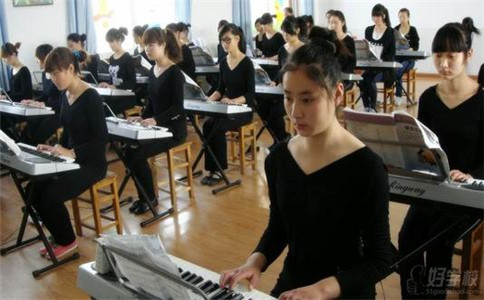 学生钢琴课